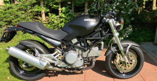 Monster 750 Dark IE 2002