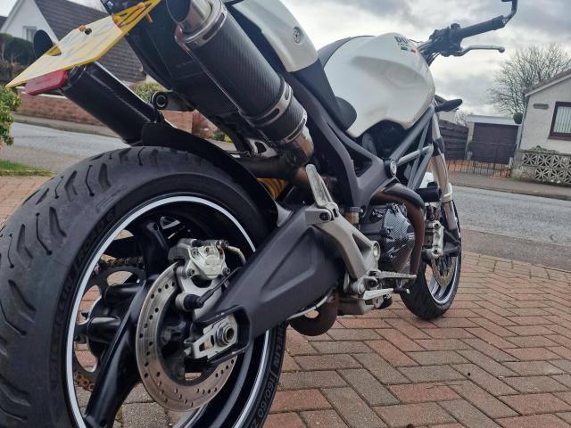 Ducati Monster 696 Plus 1