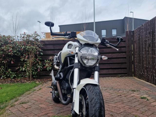 Ducati Monster 696 Plus 2