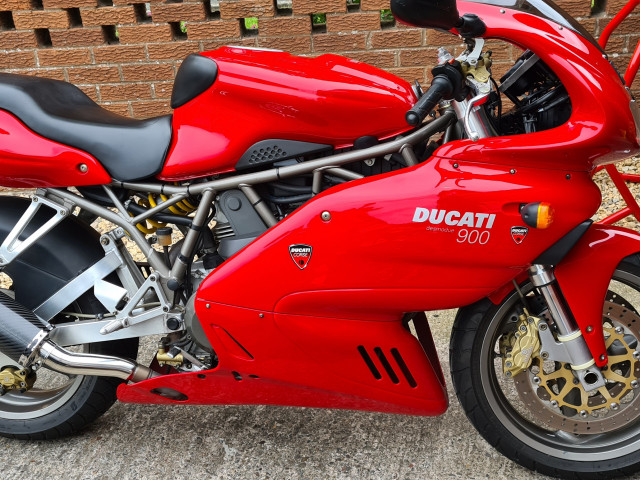 Ducati 900ss  1