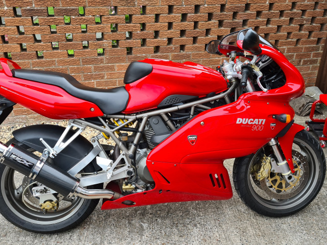 Ducati 900ss  0