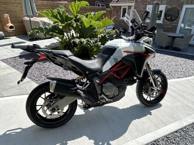Multistrada 950 s Touring GP White 0