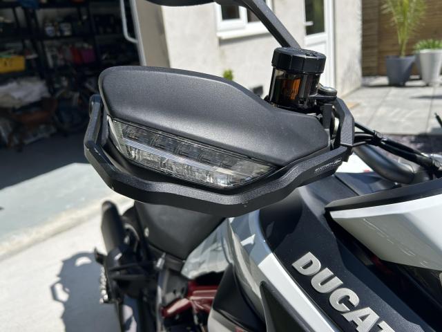 Multistrada 950 s Touring GP White 9