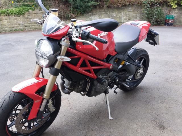 Ducati Monster 1100 Evo 1