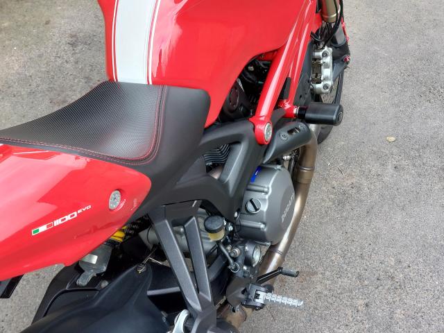Ducati Monster 1100 EVO 9