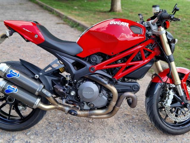 Ducati Monster 1100 EVO 1