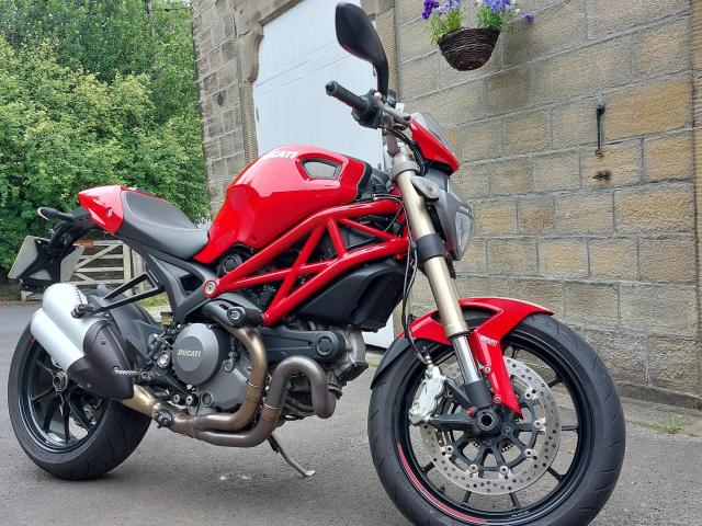 Ducati Monster 1100 EVO 9