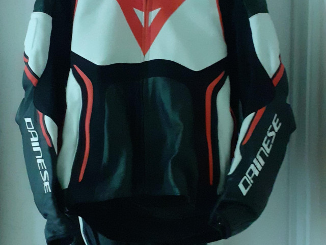 DAINESE TUONO D-AIR PIECE SUIT SIZE ( 52 ) 2