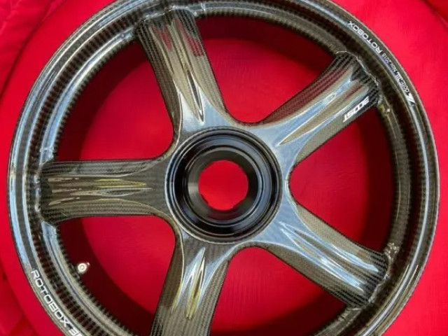 Rotobox boost carbon fibre wheels (Ducati V4) 3