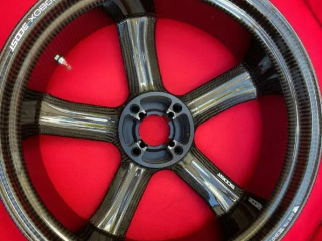 Rotobox boost carbon fibre wheels (Ducati V4) 0