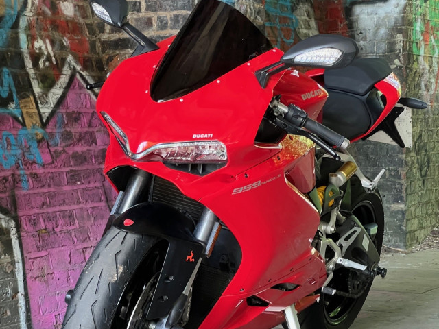 Ducati Panigale 959 Akrapovic 2016 10k miles  2