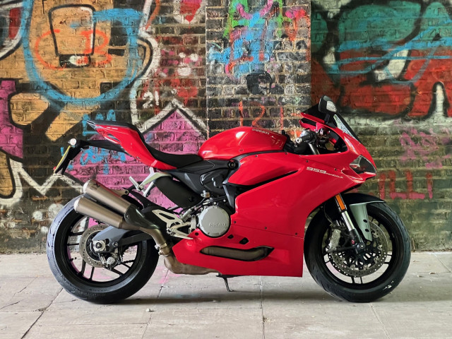 Ducati Panigale 959 Akrapovic 2016 10k miles  6
