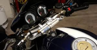 Steering damper for a S4RS