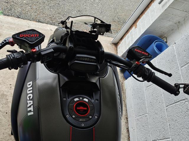 Ducati Diavel Gen 1/Gen 2 brake and clutch master reservoirs (handlebars) 0