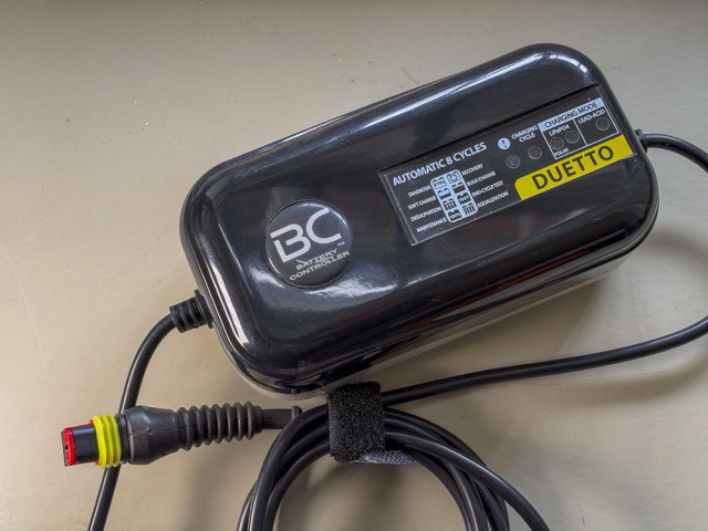 DUETTO 1500 Charger with Ducati DDA DT3V-E5 socket connector, Adapter Cable for Ducati Moto Euro 5 × 1 0 DUETTO 1500 Charger with Ducati DDA DT3V-E5 socket connector, Adapter Cable for Ducati Moto Euro 5 × 1 0