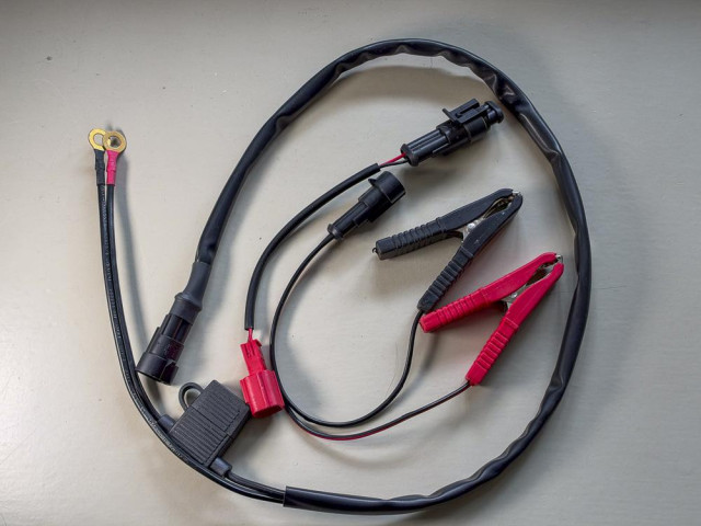 DUETTO 1500 Charger with Ducati DDA DT3V-E5 socket connector, Adapter Cable for Ducati Moto Euro 5 × 1 1 DUETTO 1500 Charger with Ducati DDA DT3V-E5 socket connector, Adapter Cable for Ducati Moto Euro 5 × 1 1