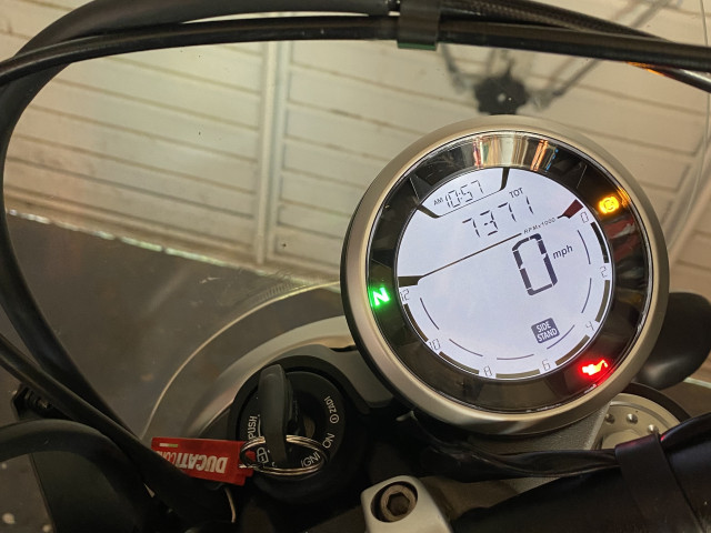 Ducati Scrambler 800 Classic 2015 4