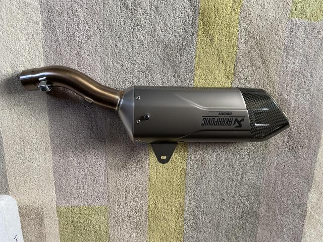 Multistrada 1200 V4 Akrapovic slip on end can 2