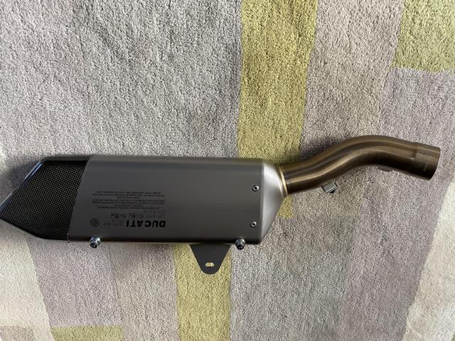 Multistrada 1200 V4 Akrapovic slip on end can 3