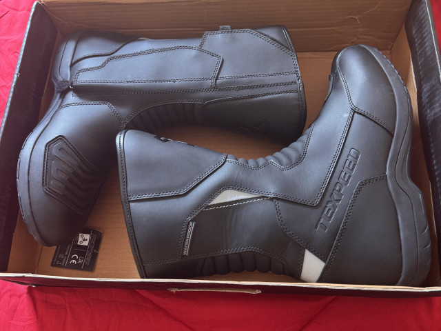 Boots 10 Boots 10
