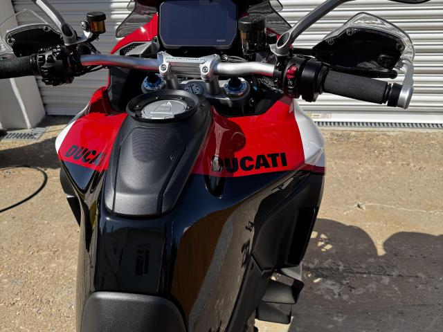 Multistrada V4 Pikes Peak 1