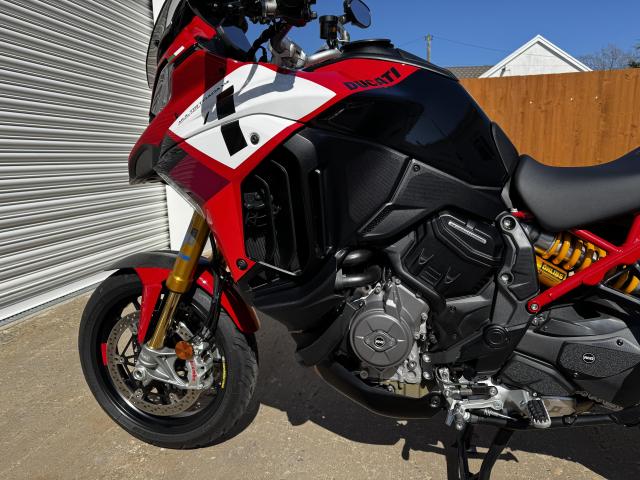 Multistrada V4 Pikes Peak 2