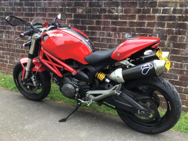 Ducati 696 Monster + 2