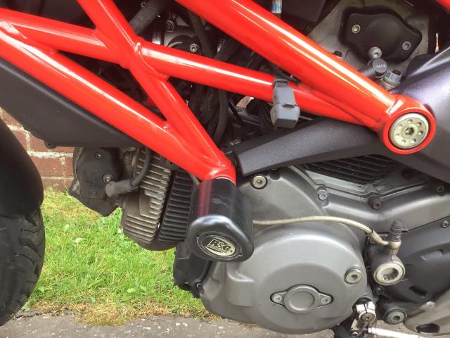 Ducati 696 Monster + 4