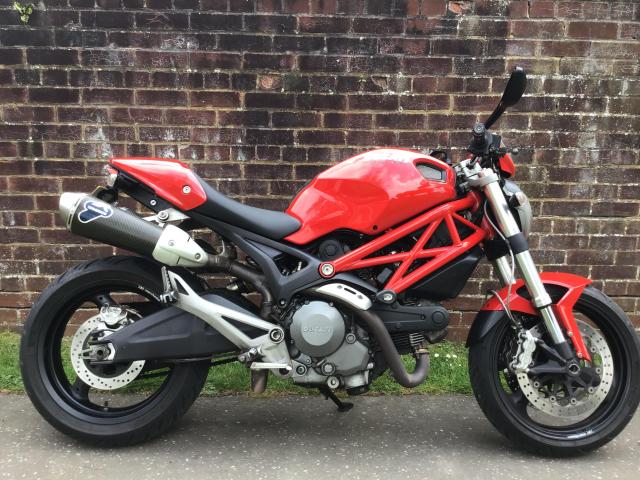 Ducati 696 Monster + 8