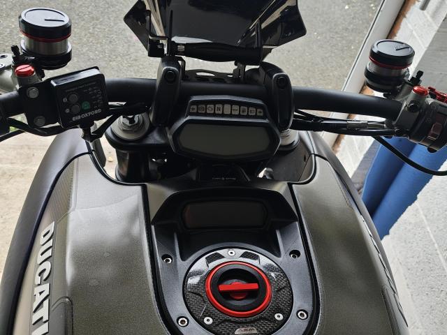2016 Ducati Diavel Carbon (Gen 2) 2