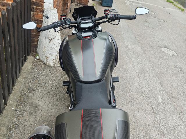 2016 Ducati Diavel Carbon (Gen 2) 1