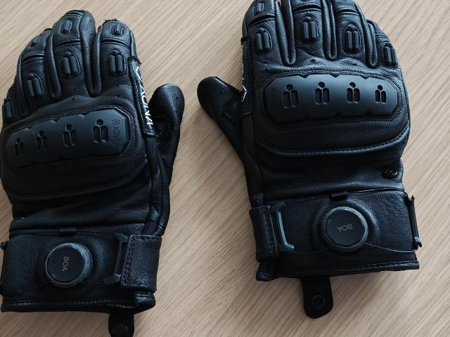 Knox Orsa MK3 Leather Motorbike Gloves. Medium. 0