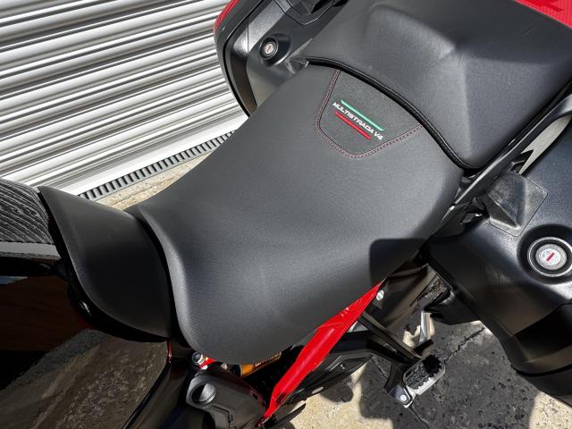 Multistrada V4 Pikes Peak 8