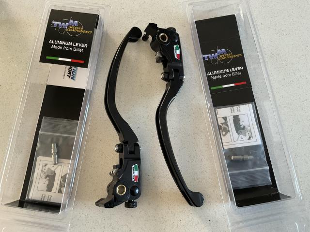 TWM Folding Adjustable Levers Clutch & Brake LDD LDS R 02 Ducati 1