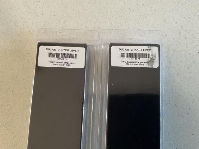 TWM Folding Adjustable Levers Clutch & Brake LDD LDS R 02 Ducati 2