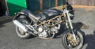 Ducati M900s.ie Monster