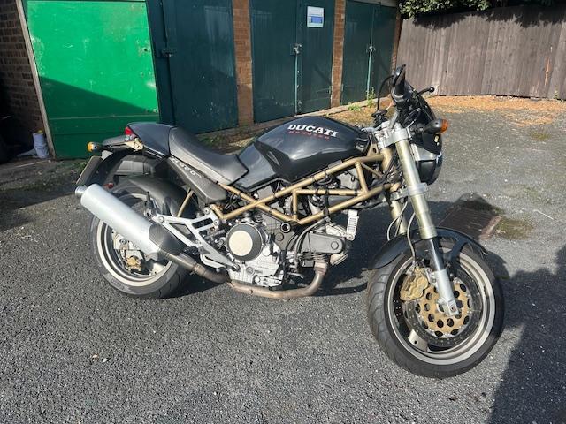Ducati M900 Monster 0