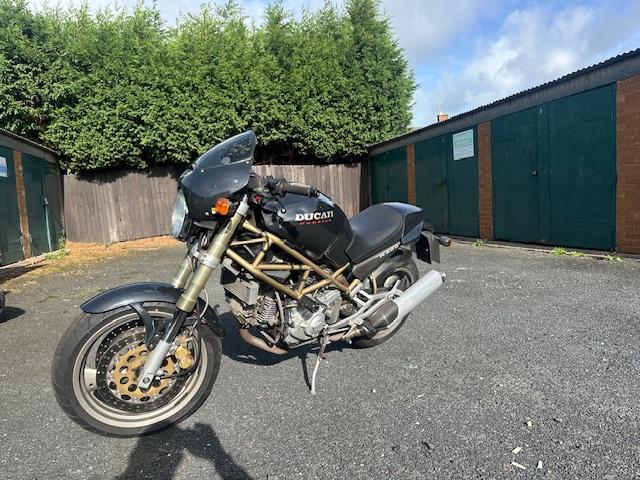 Ducati M900 Monster 6