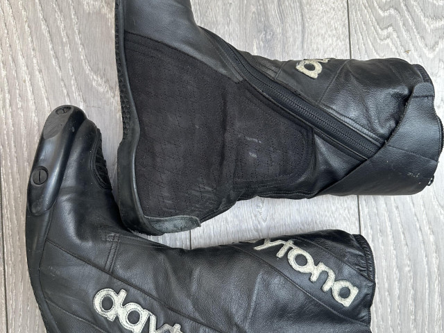 Daytona Evo Boots - Size EU 44 - UK 9.5 8 Daytona Evo Boots - Size EU 44 - UK 9.5 8