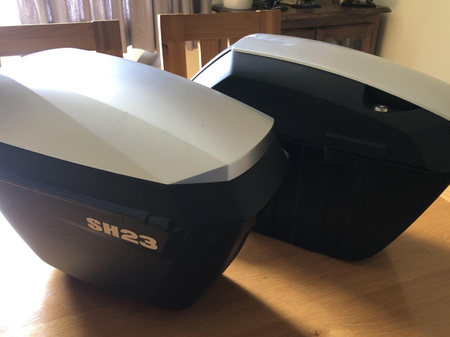 Shad SH23 pair of 23 litre side panniers 1