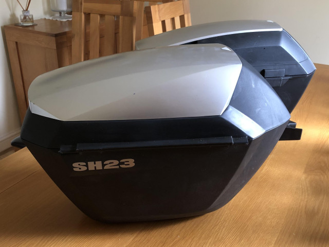 Shad SH23 pair of 23 litre side panniers 0