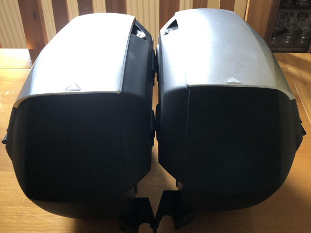 Shad SH23 pair of 23 litre side panniers 4