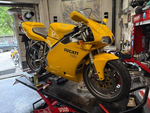 Ducati 748s 1