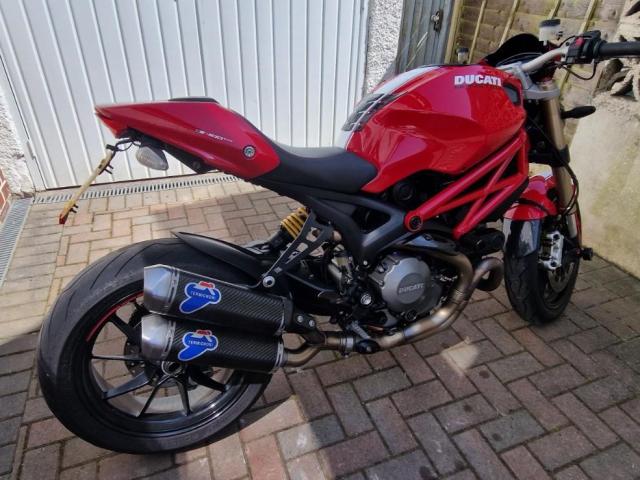 Ducati Monster 1100 Evo 1