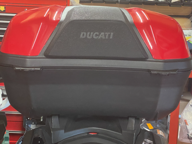 Multistrada Top Box & inner bag 1