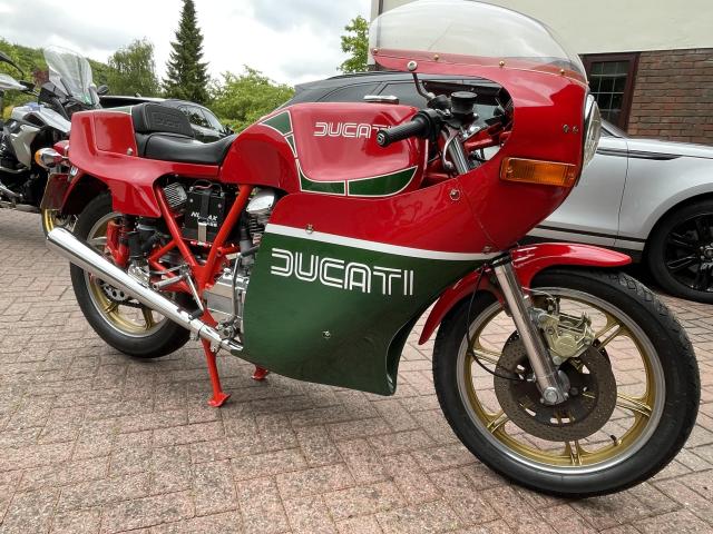 Ducati Mike hailwood Replica 2