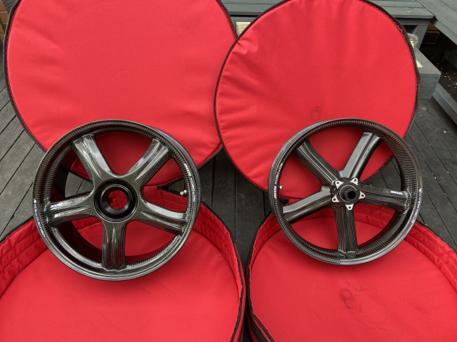 Rotobox boost carbon fibre wheels (Ducati V4) 6