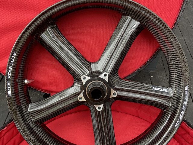 Rotobox boost carbon fibre wheels (Ducati V4) 5