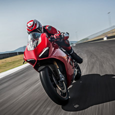 Panigale V4 S named 2018 MCN bike of the year and sportsbike of the year